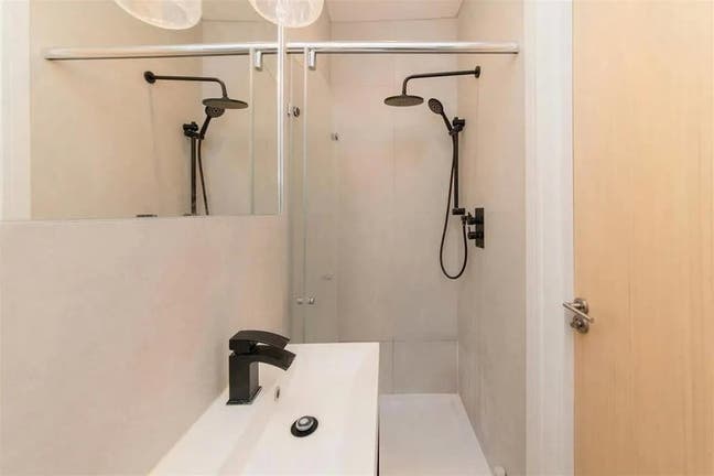 Lovely Ensuite double room in peaceful Hendon home Main Photo
