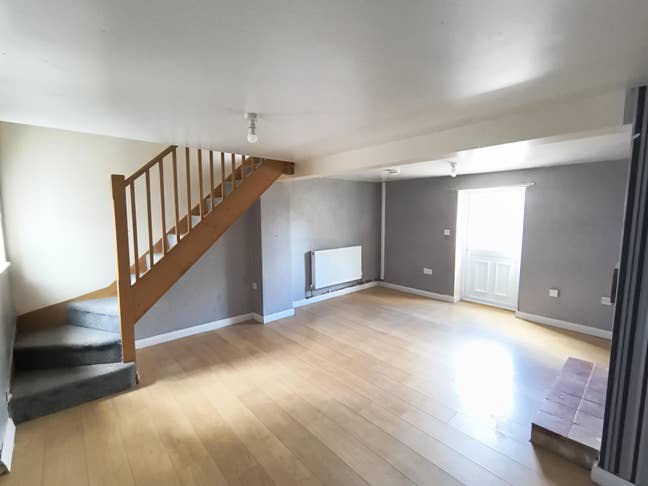 Rural Cottage in Dowsdale with Solar and Heat pump Main Photo