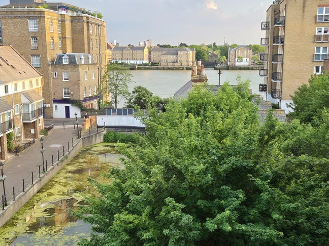 2 Beautiful Double Rooms in Narrow Street E14 Main Photo