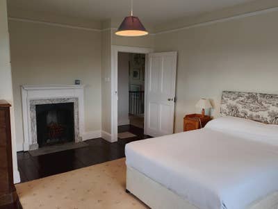Large room in quiet farm house  Main Photo
