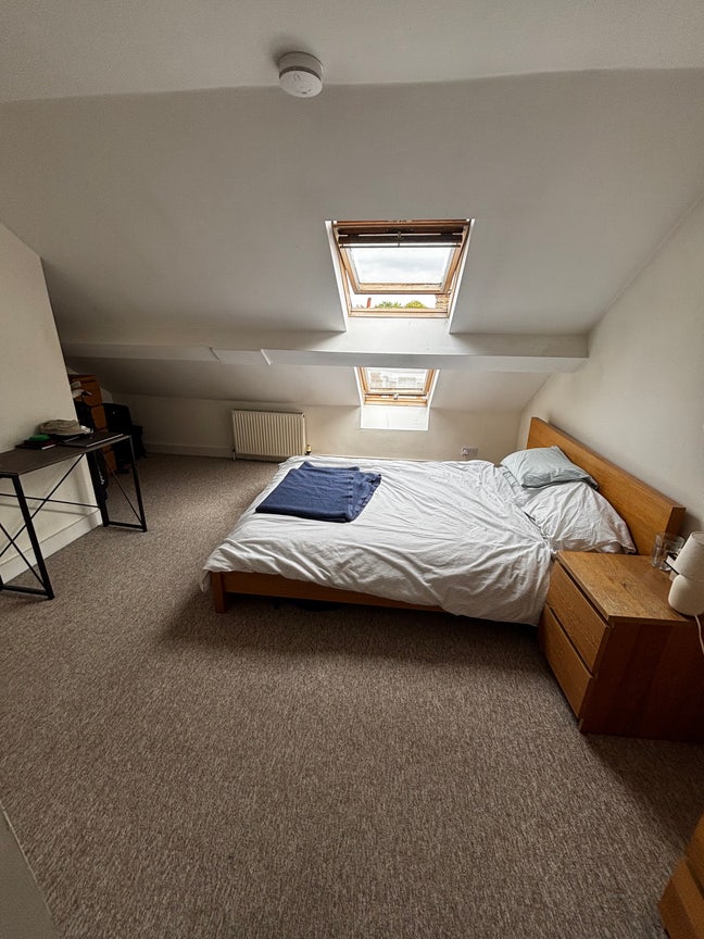 Large Attic En-Suite | Clapham Old Town Main Photo