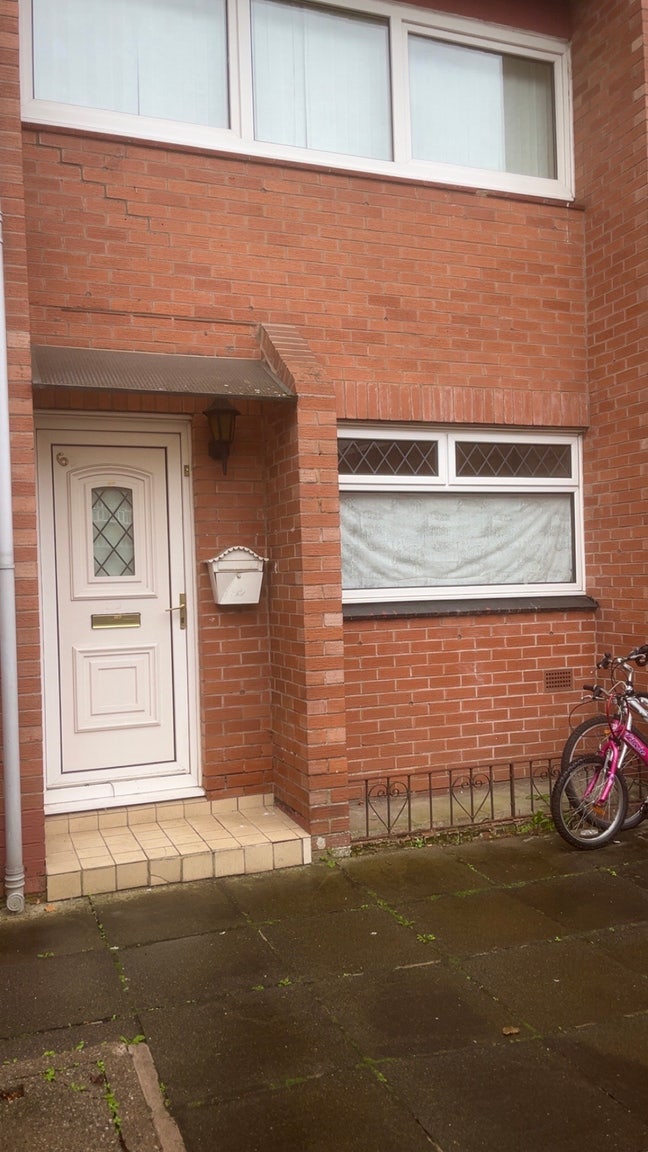 Furnished 2-Bedroom Flat to Let, Available Now Main Photo