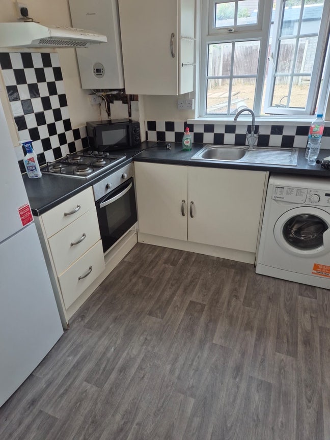 Three bedroom house fully furnished Main Photo