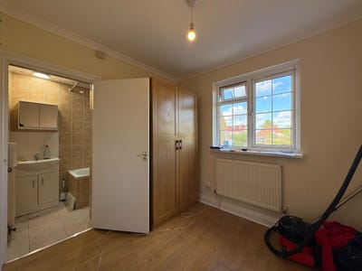 Furnished En-Suite Room | All Bills Included |  Main Photo