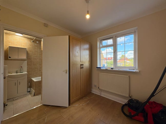 Furnished En-Suite Room | All Bills Included |  Main Photo