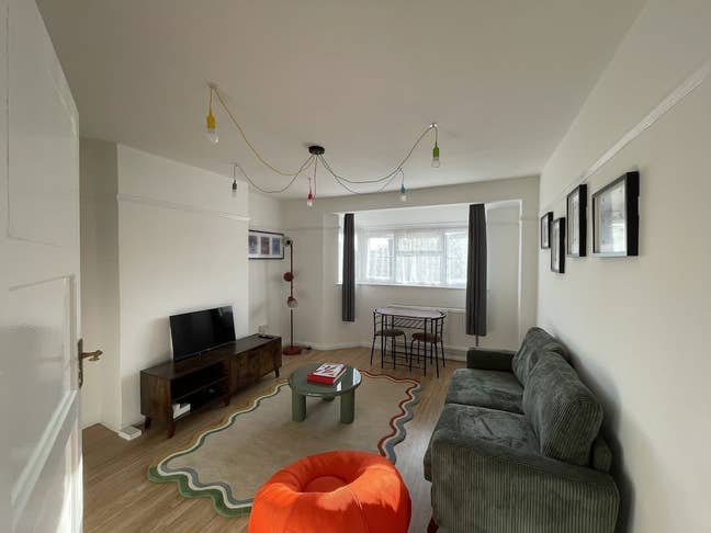 Furnished 2-Bed | Garden, Parking & Elizabeth Line Main Photo