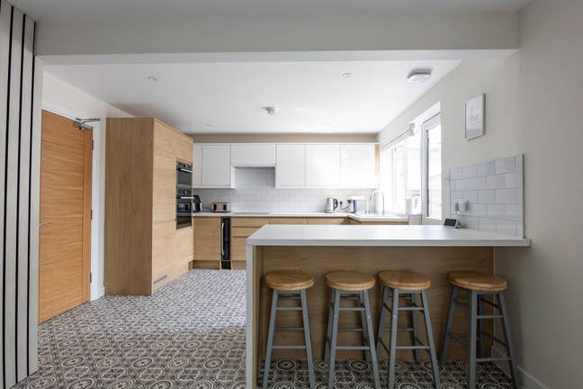 Stunning 5 Bedroom Property Main Photo