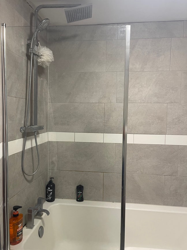 2 rooms 2 minutes walk to Ashtead station  Main Photo