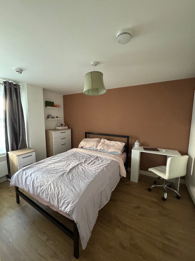 Double Bedroom in Leeds City Centre Main Photo