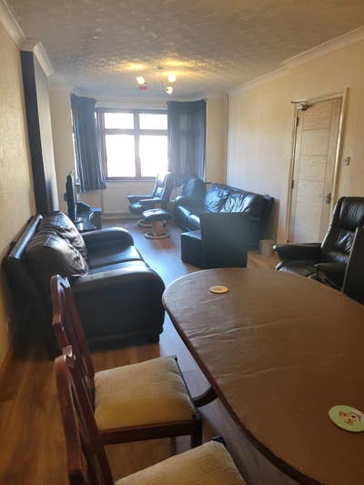 Clean quiet house fletton  Main Photo