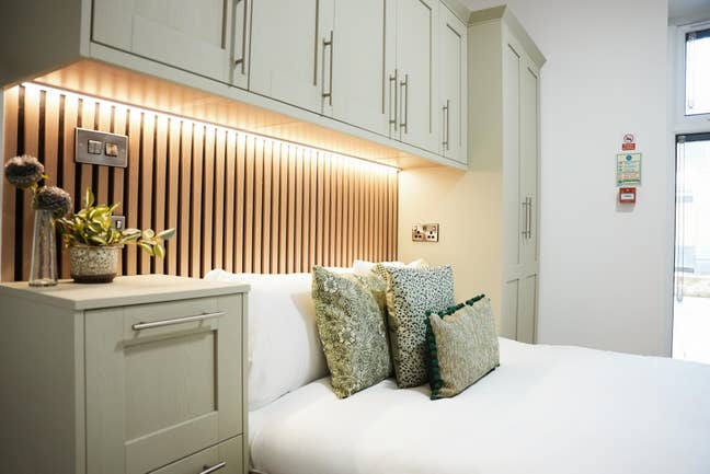 *All Bills Inc* 6 Luxury Self-Contained Studios Main Photo