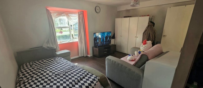 Studio apartment in ub4, Hayes Main Photo