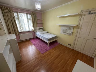 ✨🛏️  Master Double Room to Let in Cricklewood  Main Photo