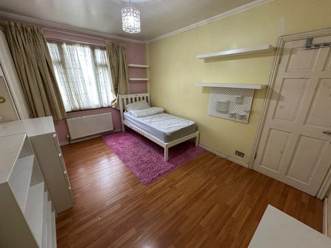 ✨🛏️  Master Double Room to Let in Cricklewood  Main Photo