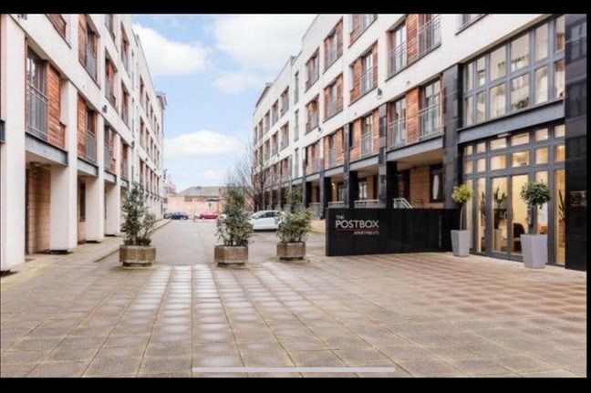 Double Room + Own Bathroom | City Centre | &pound;600 Main Photo