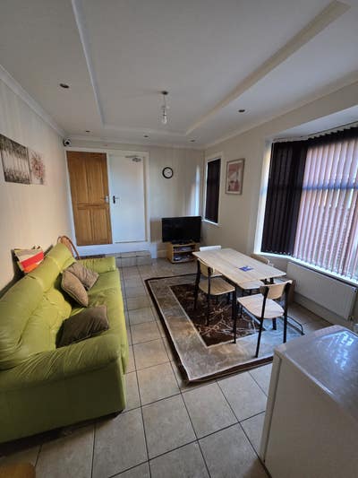 Two Refurbished Rooms to Let Main Photo