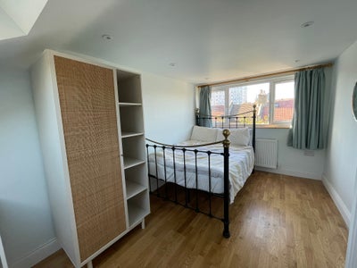 Double ensuite room to rent for weekday commuter Main Photo