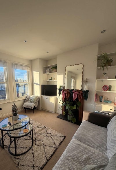 Two Rooms in a Gorgeous East Putney Flat Main Photo