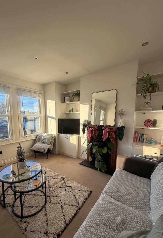 Two Rooms in a Gorgeous East Putney Flat Main Photo