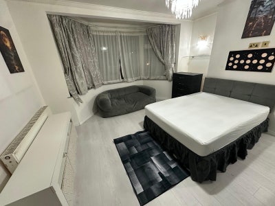 🛏️✨Master Double Room to Let in - Cricklewood  Main Photo