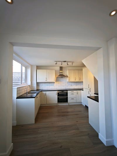 Double rooms in a peaceful house  Main Photo
