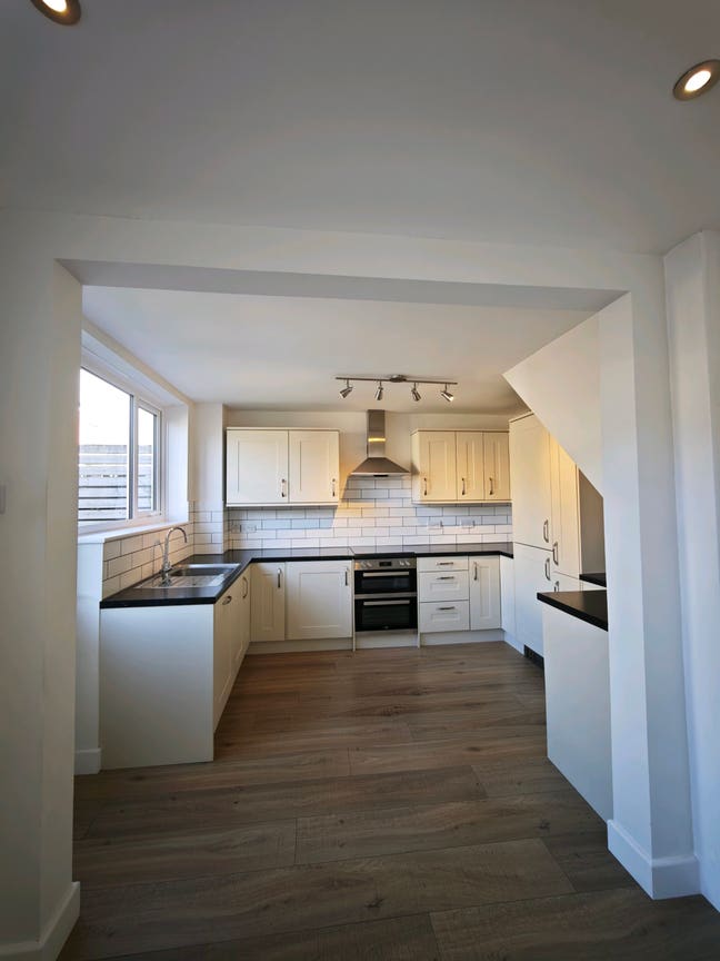 Double rooms in a peaceful house  Main Photo