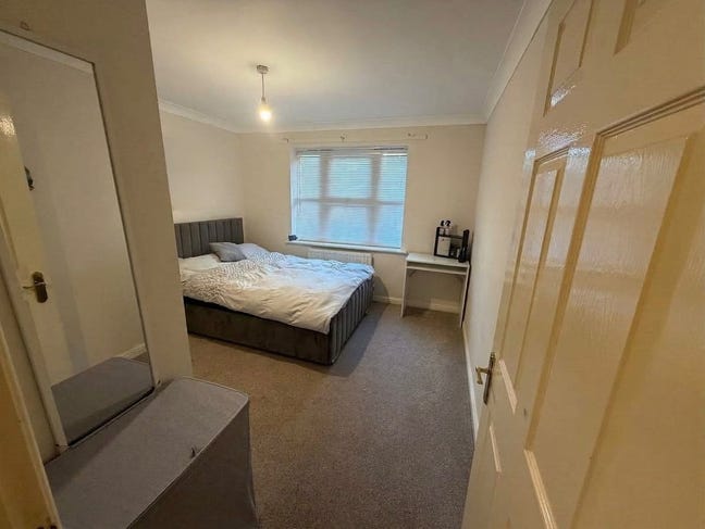 3 Double rooms to let in modern flat Langley  Main Photo