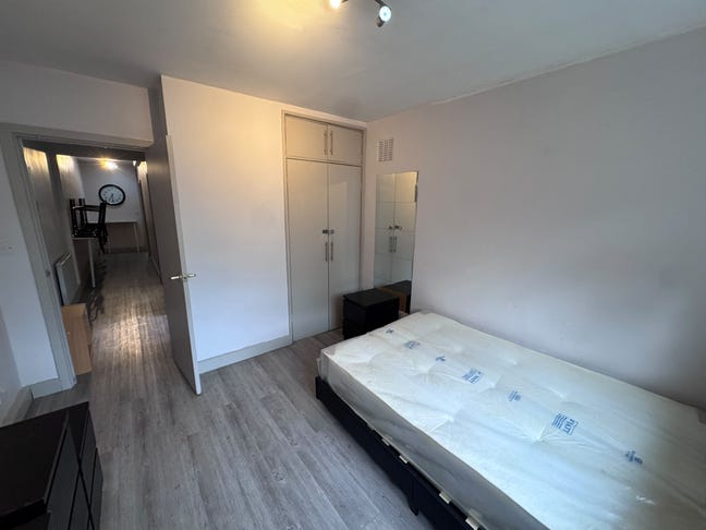 "3 Rooms, NW2 Cricklewood – Ensuite & Doubles" Main Photo