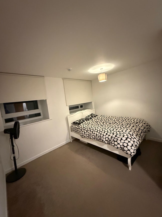 Ensuite Room Near Brentwood Station Main Photo