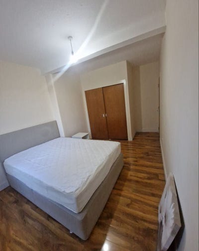 Charming newly Renovated 3-Bedroom Apartment  Main Photo