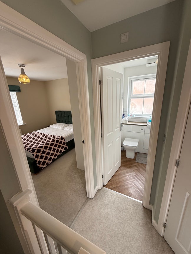 Double room in 3 bed house  Main Photo