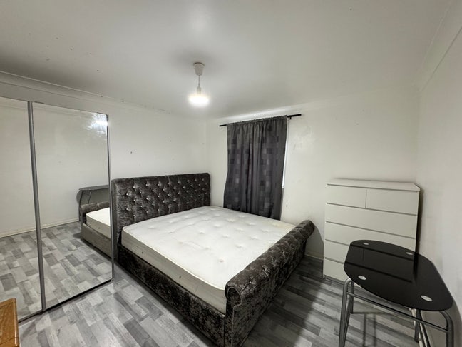 Super King Room - Bills Inc - ML1 4SY Main Photo