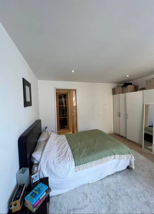 Gorgeous ensuite + walk-in closet in Aldgate East  Main Photo