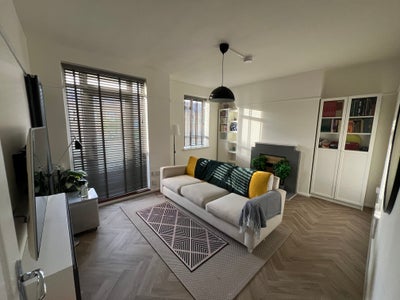 Spacious 4-Bedroom Flat (3 Rms Avails) SE21 Main Photo