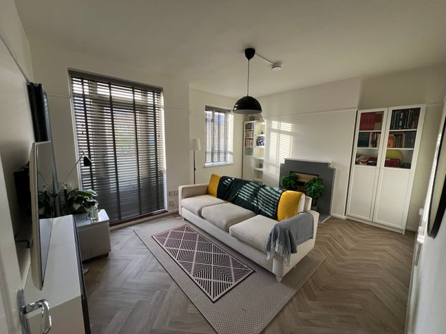 Spacious 4-Bedroom Flat (3 Rms Avails) SE21 Main Photo