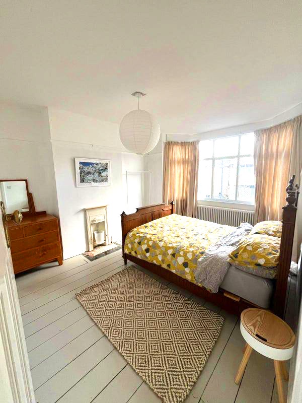 Spacious Master Bedroom in Quiet, Friendly Home  Main Photo