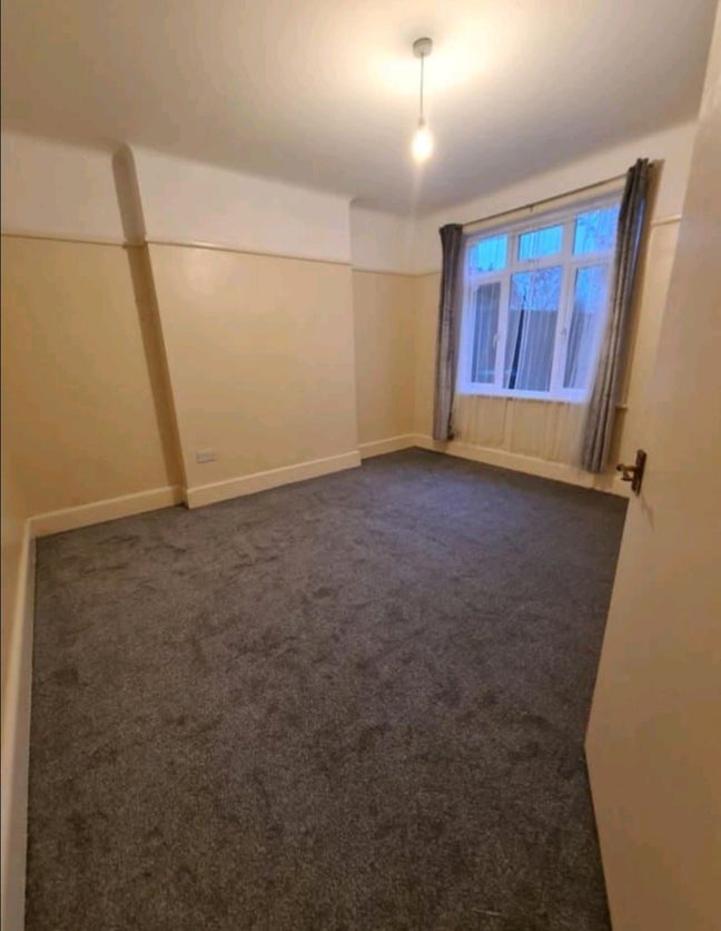 1 Single bedroom Main Photo