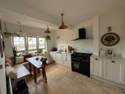 London riverside apartment  Main Photo