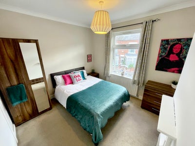 Comfy Spacious Double Available.- All Bills Inc Main Photo