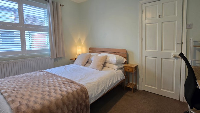 Double room with WFH space - &pound;750 inc. Main Photo