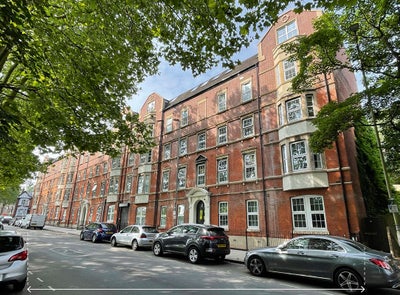 Bright double room in a great three bedroom flat Main Photo