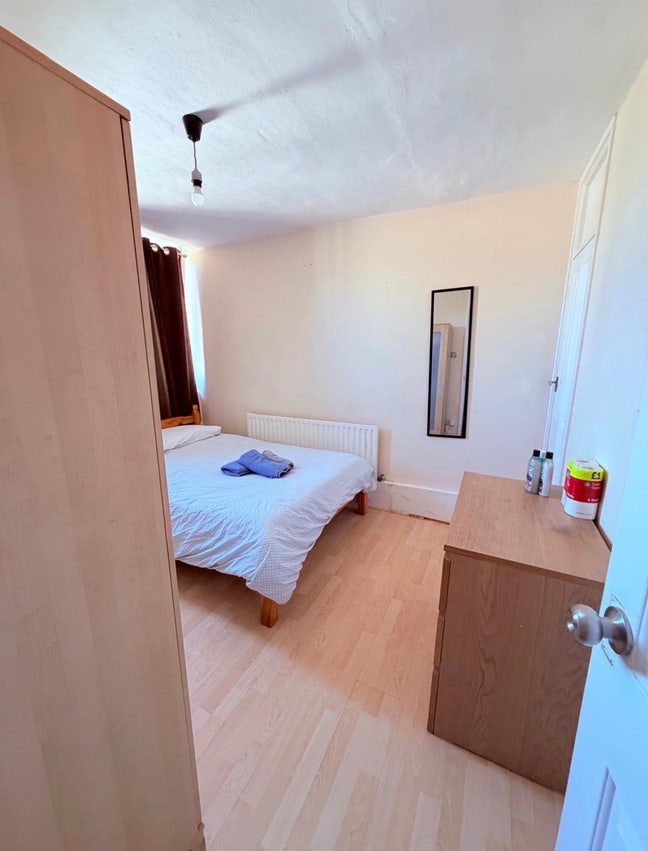 2 Lovely double rooms in. 4 bedroom in Putney Main Photo