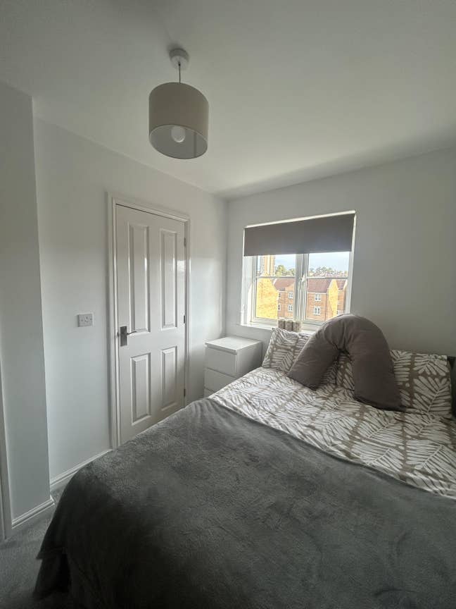 Bright Double Room in Friendly Two-Bedroom Flat  Main Photo