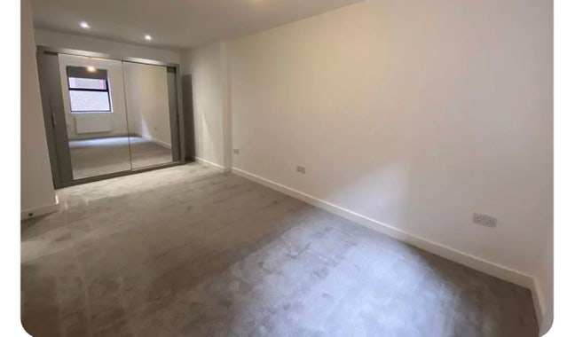 2-Spacious Furnished Room with Private Bathroom Main Photo