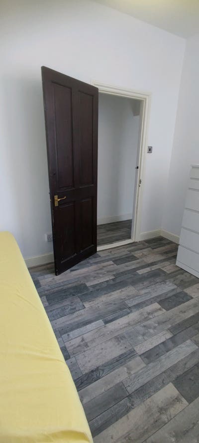 One Double Room Fratton Station Main Photo