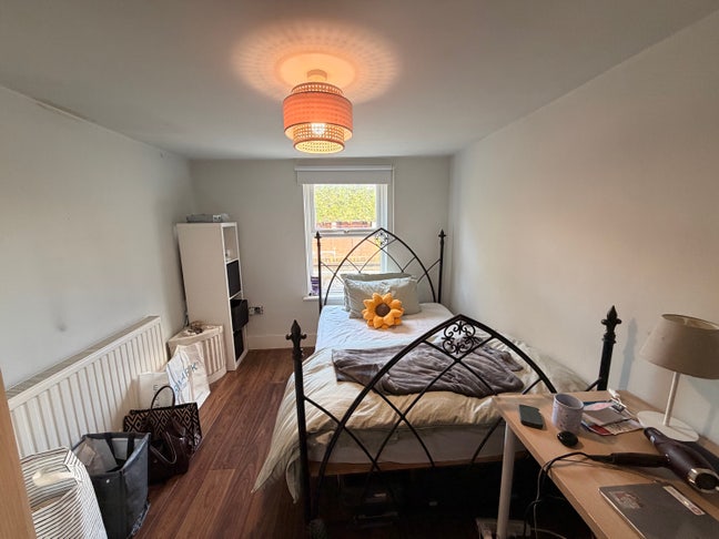 Double Room in a spacious house in Forest Gate Main Photo