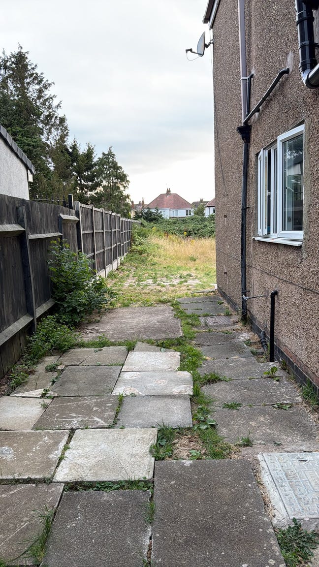 Studio Flat in Hinckley, Leicestershire LE10 0DH Main Photo