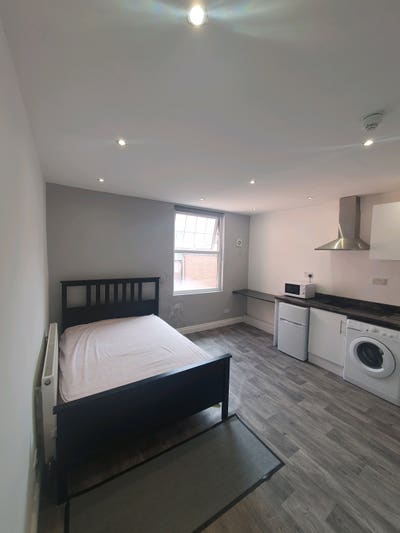 Spacious Studio All Bills Included!! Main Photo