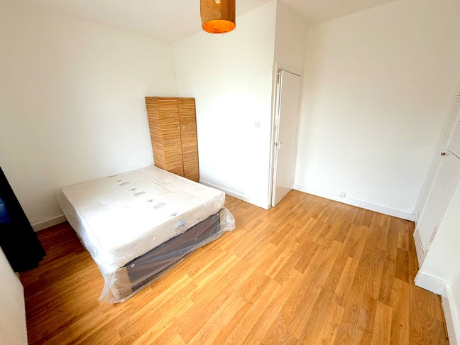 Spacious 3-bedroom Flat in Croydon Main Photo