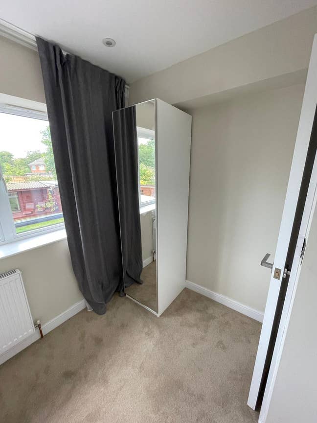 A nice single bed room - Clean /  TIdy flatmate Main Photo